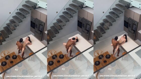 Auhneesh Nicole monta una BBC en la cocina