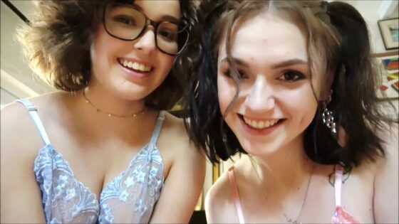 Besties Gracie Gates y LeanaLovings satisfacen una polla