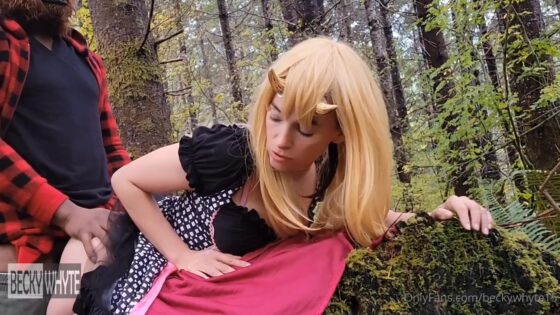 Caperucita Roja Becky Whyte se folla a un hombre lobo