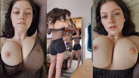 Carmen Rae se burla con una lencería transparente