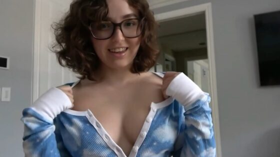 Leana Lovings seduce y se folla al hermano de su mejor amiga