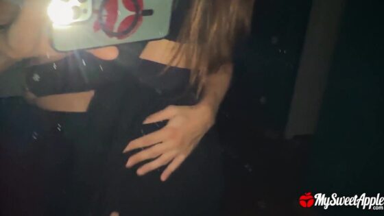 Mi dulce manzana se escapa de la fiesta para golpear