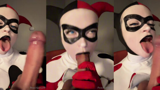 Peach Jars chupa un consolador como Harley Quinn