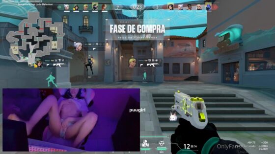 PuuGirl se frota el coño mientras juega
