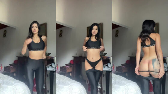 Rosinavaliente se desnuda y muestra su cuerpo sexy