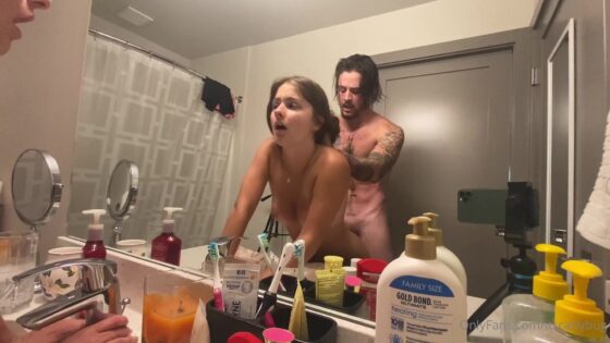 Sexo en el baño de Lavynder Rain con su novio