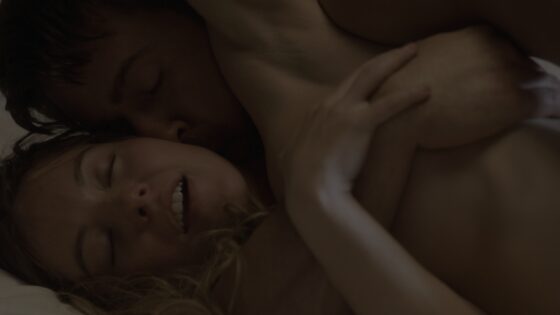 Sydney Sweeney tiene sexo en la cama