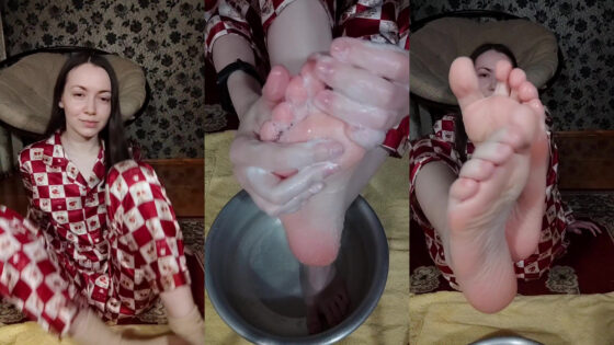 Toria_l se lava y enjabona los pies