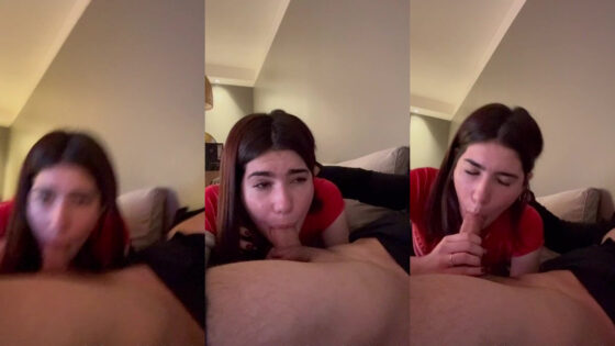 Zoe es la princesa sorbe una polla en la cama