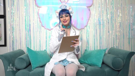 Cat Doctor Jewelz Blu Muestra Sus Tetas