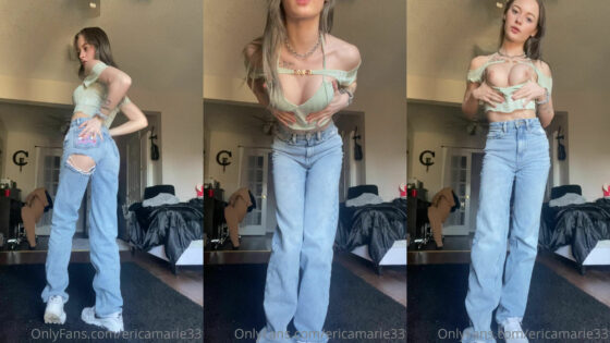 Ericamarie se desnuda y se masturba