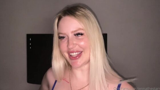 Jenna Starr es follada por una BBC en el sofá
