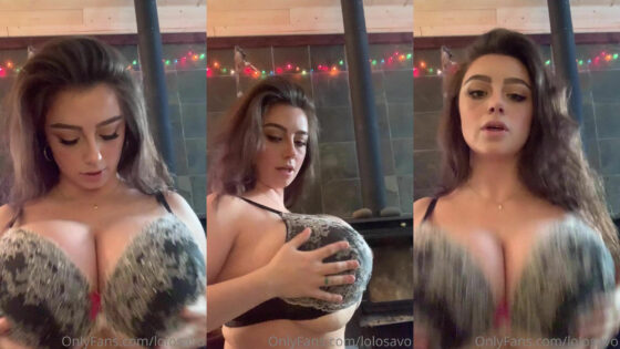 Juicy Jade hace una titjob en un consolador