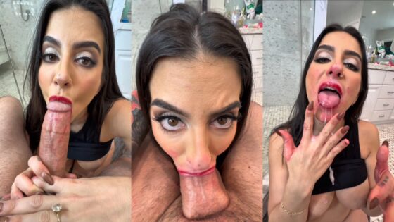 Lena The Plug da una mamada desordenada en el baño