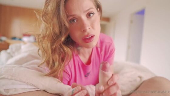 Maru Karv monta la polla de su novio después de una mamada