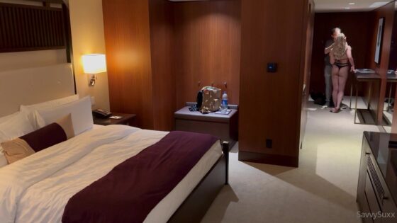 SavvySuxx es golpeada en una habitación de hotel